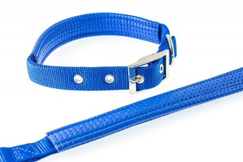 Kék színű textil nyakörv műbőr betéttel (Sz1.5 cm x H40 cm)