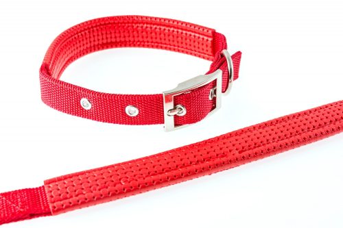 Piros színű textil nyakörv műbőr betéttel (Sz1.5 cm x H 40 cm)
