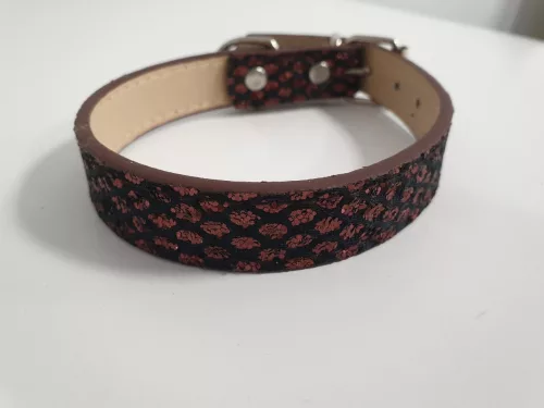 Fekete alapon bordó csillámos kutyanyakörv (Sz2.0 cm x H36 cm)