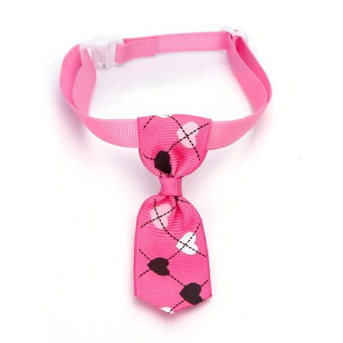 Rózsaszín alapon szívecske mintás kutyanyakkendő